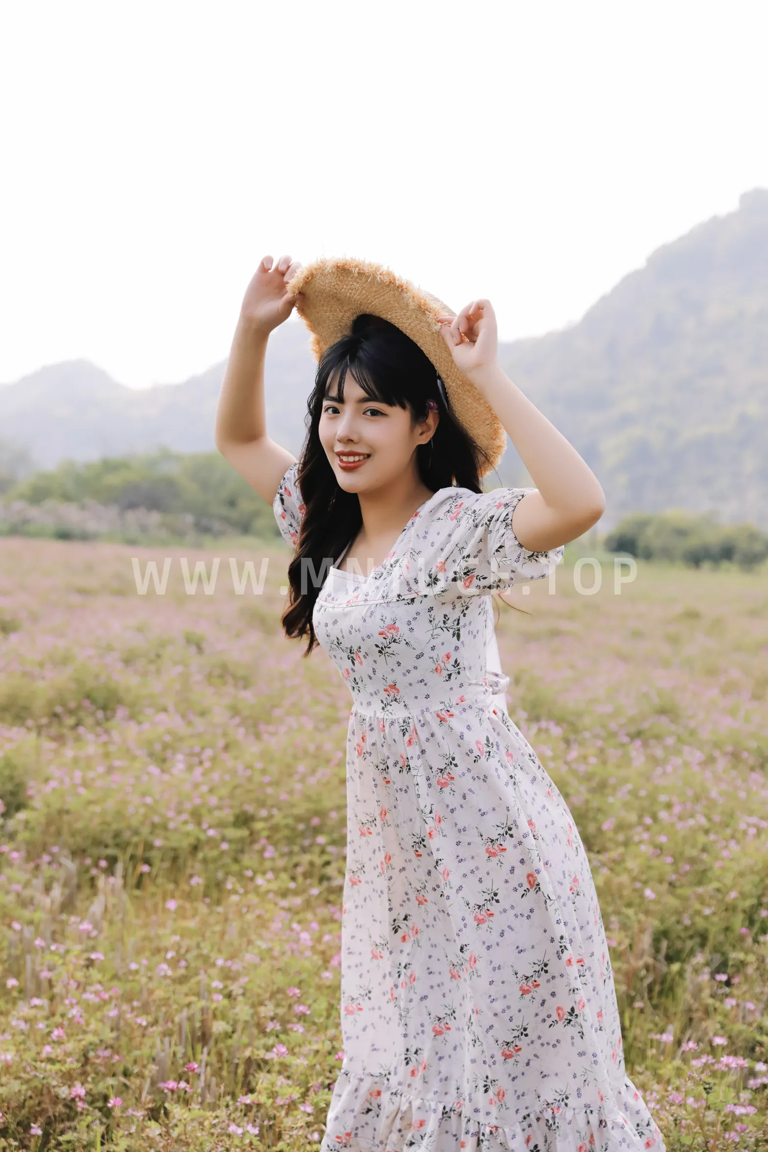 [YITUYU] 2022.11.30 Vol.2566 – Late Summer Song Qian'er#[25P]-25