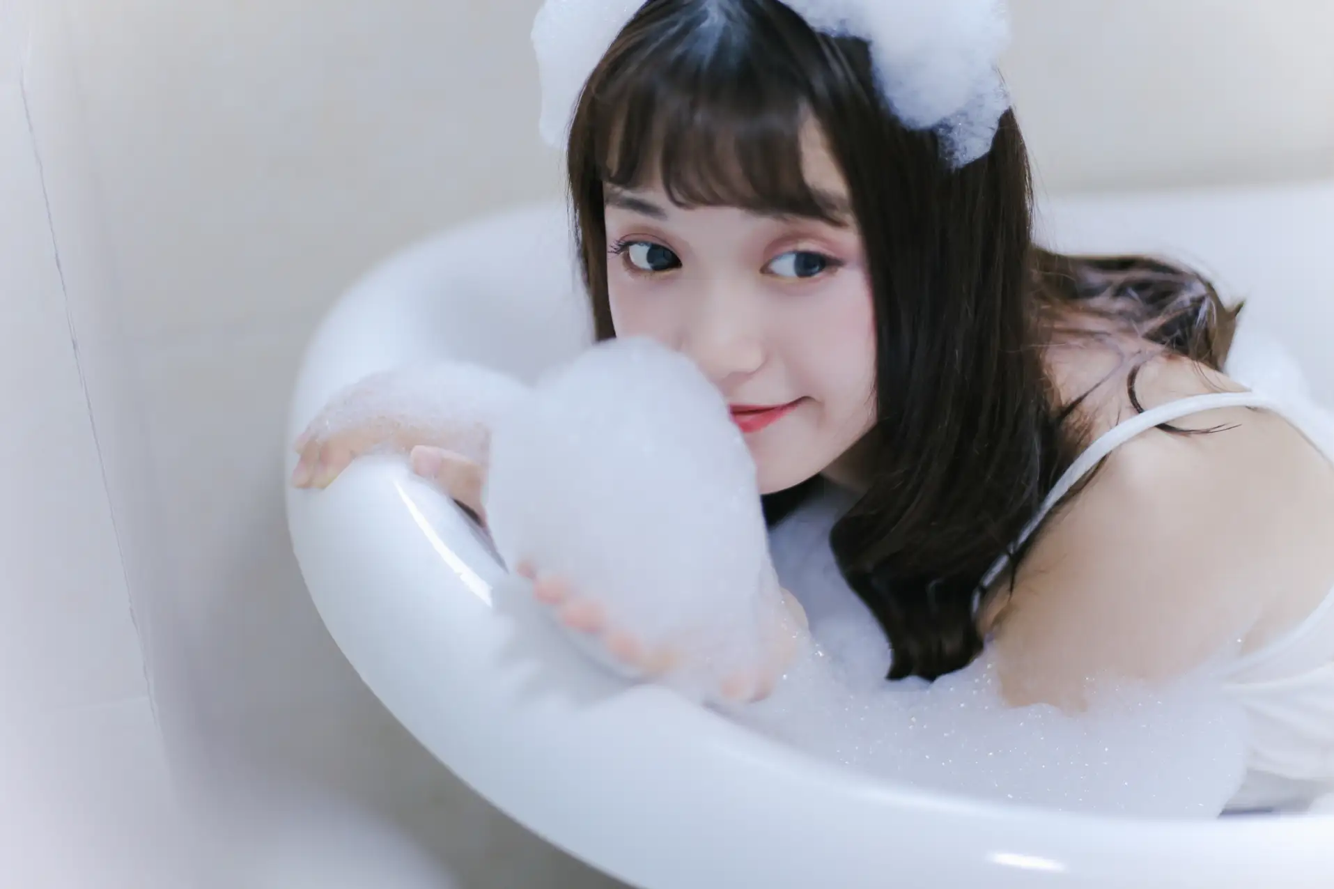 [YITUYU] 2022.08.25 Vol.1788 – Milk Bubble Bath a fish tail#[27P]-17